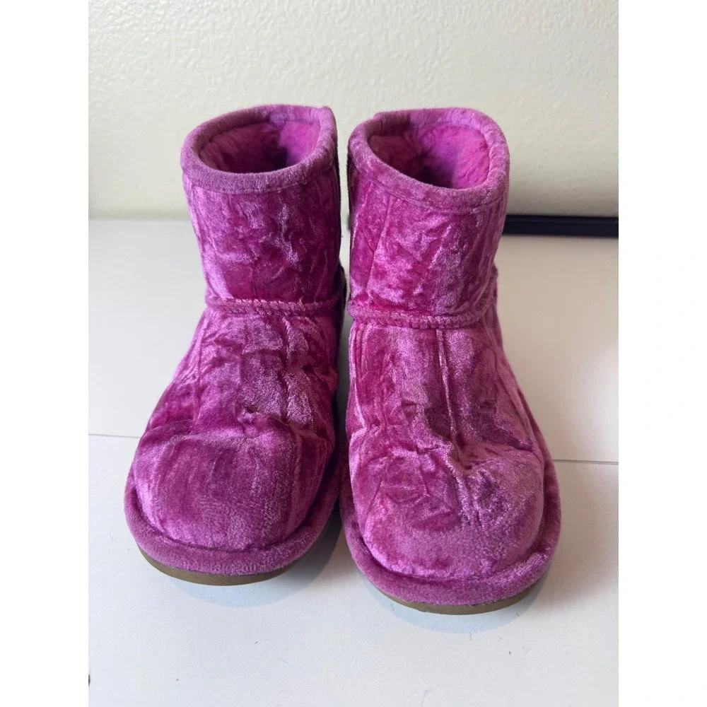 UGG Classic Mini Velvet Ankle Boots‎ Kids Size 4 Pink Crushed Velvet Cozy Glam